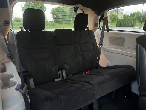 Used 2017 Dodge Grand Caravan SE FWD image 13