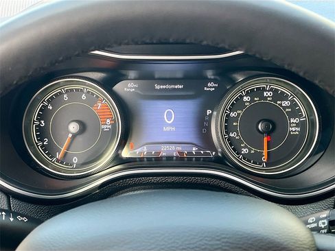 Used 2022 Jeep Cherokee Latitude Lux image 12