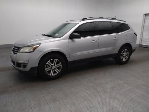 Used 2017 Chevrolet Traverse LT w/ Traveler's Package image 2