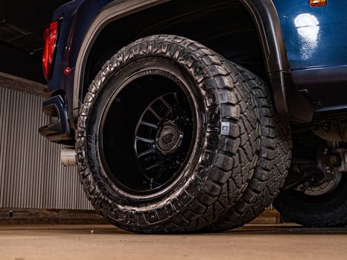 Used 2020 GMC Sierra 3500 Denali w/ Denali Ultimate Package image 12