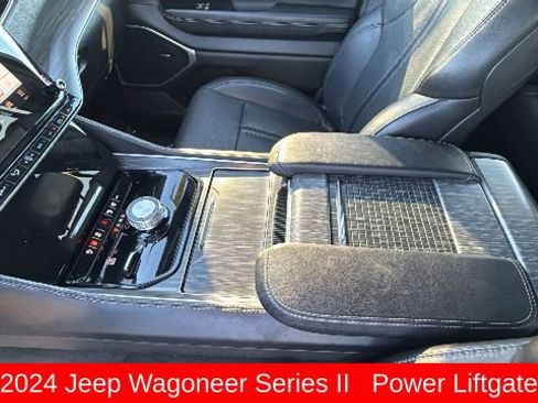 Used 2024 Jeep Wagoneer Series II w/ Flexible Seating Group AWD/4WD image 13
