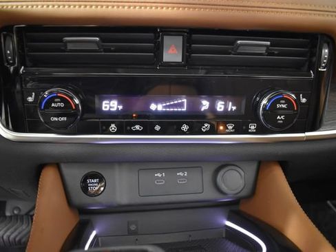 Certified 2025 Nissan Rogue Platinum AWD/4WD image 18