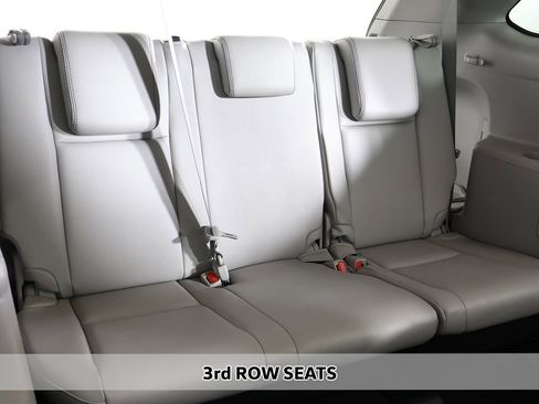 Used 2017 Toyota Highlander XLE image 9