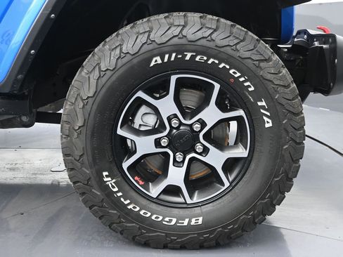 Used 2022 Jeep Wrangler Unlimited Rubicon w/ LED Lighting Group AWD/4WD image 9