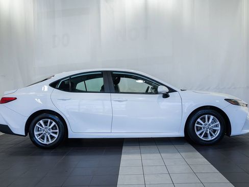 Used 2025 Toyota Camry LE FWD image 3