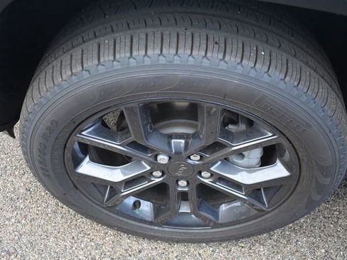 Used 2025 Jeep Grand Cherokee Limited AWD/4WD image 13