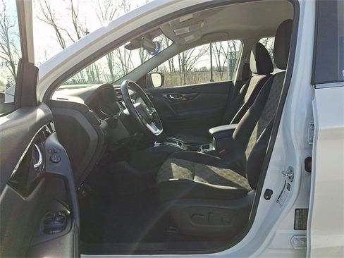 Used 2022 Nissan Rogue Sport SV image 13