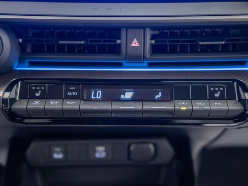 Certified 2024 Toyota Prius XLE FWD image 25