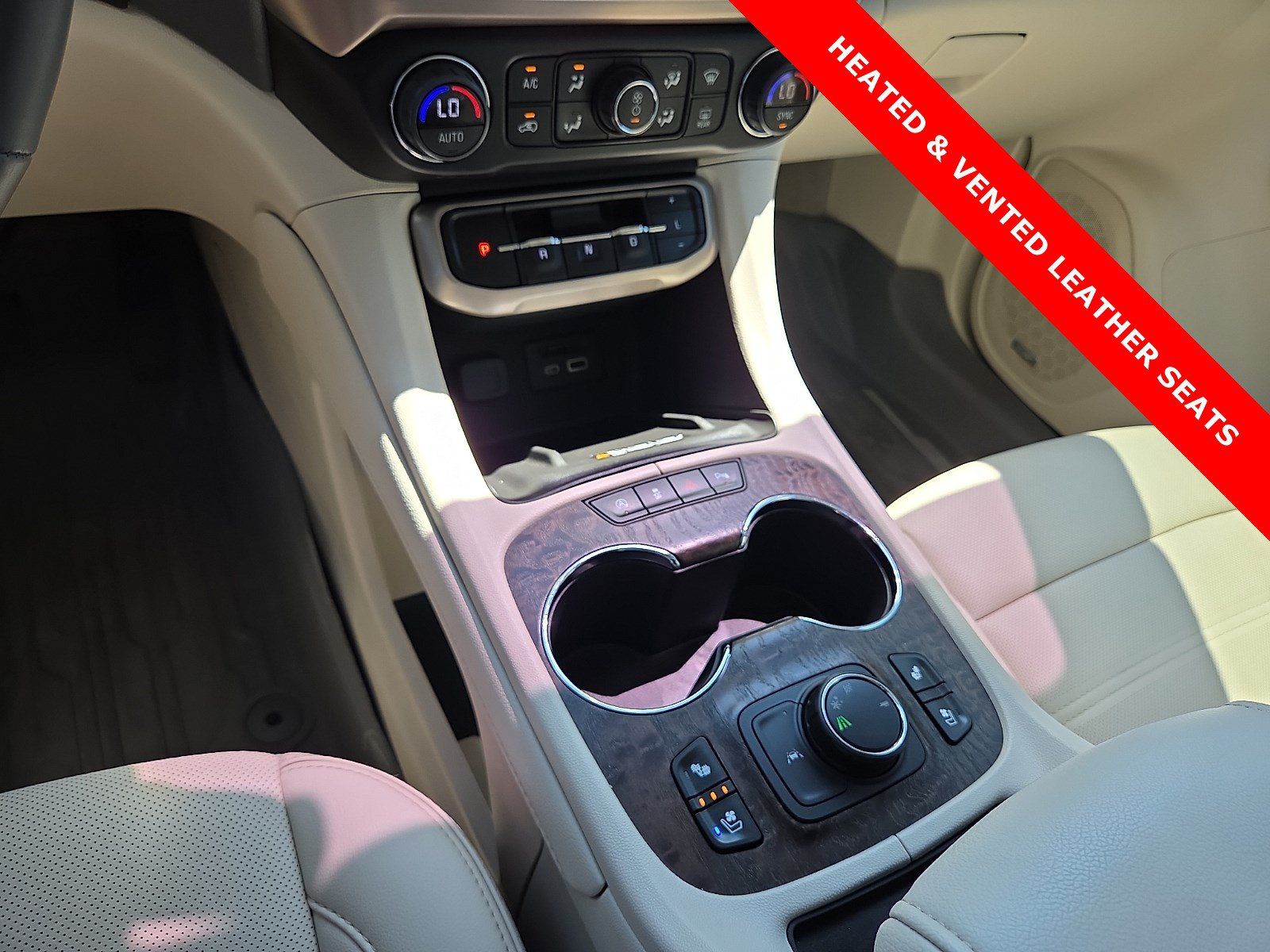 Used 2023 GMC Acadia Denali w/ Denali Ultimate Package FWD image 25