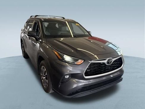 Used 2024 Toyota Highlander XLE AWD/4WD image 15