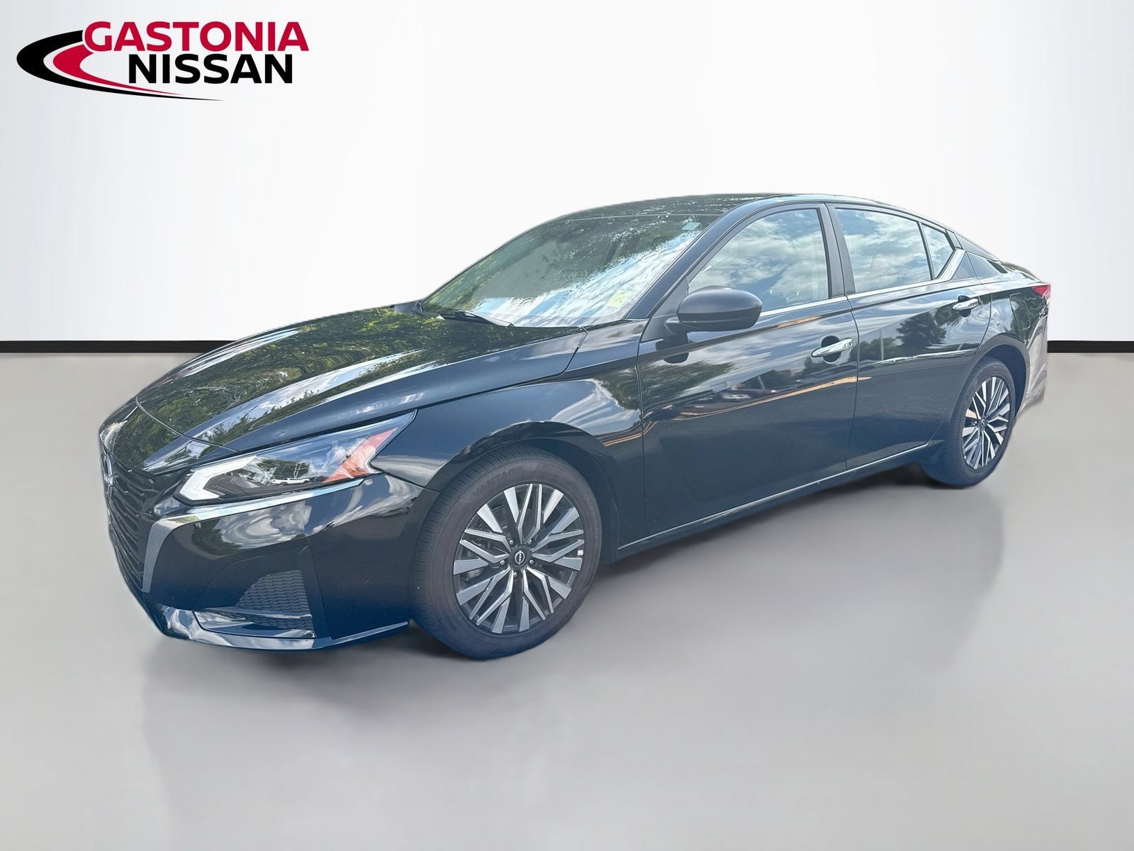 Used 2025 Nissan Altima 2.5 SV FWD image 3