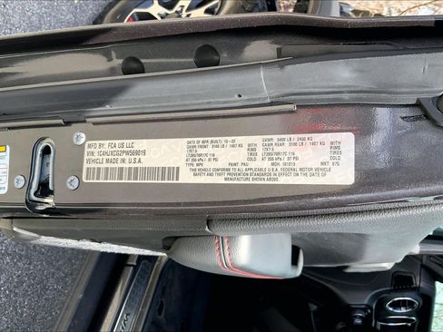 Used 2023 Jeep Wrangler Rubicon AWD/4WD image 38