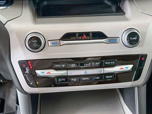 Used 2023 Ford Explorer XLT w/ Equipment Group 202A AWD/4WD image 38