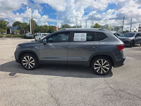 Used 2023 Volkswagen Taos SE FWD image 6