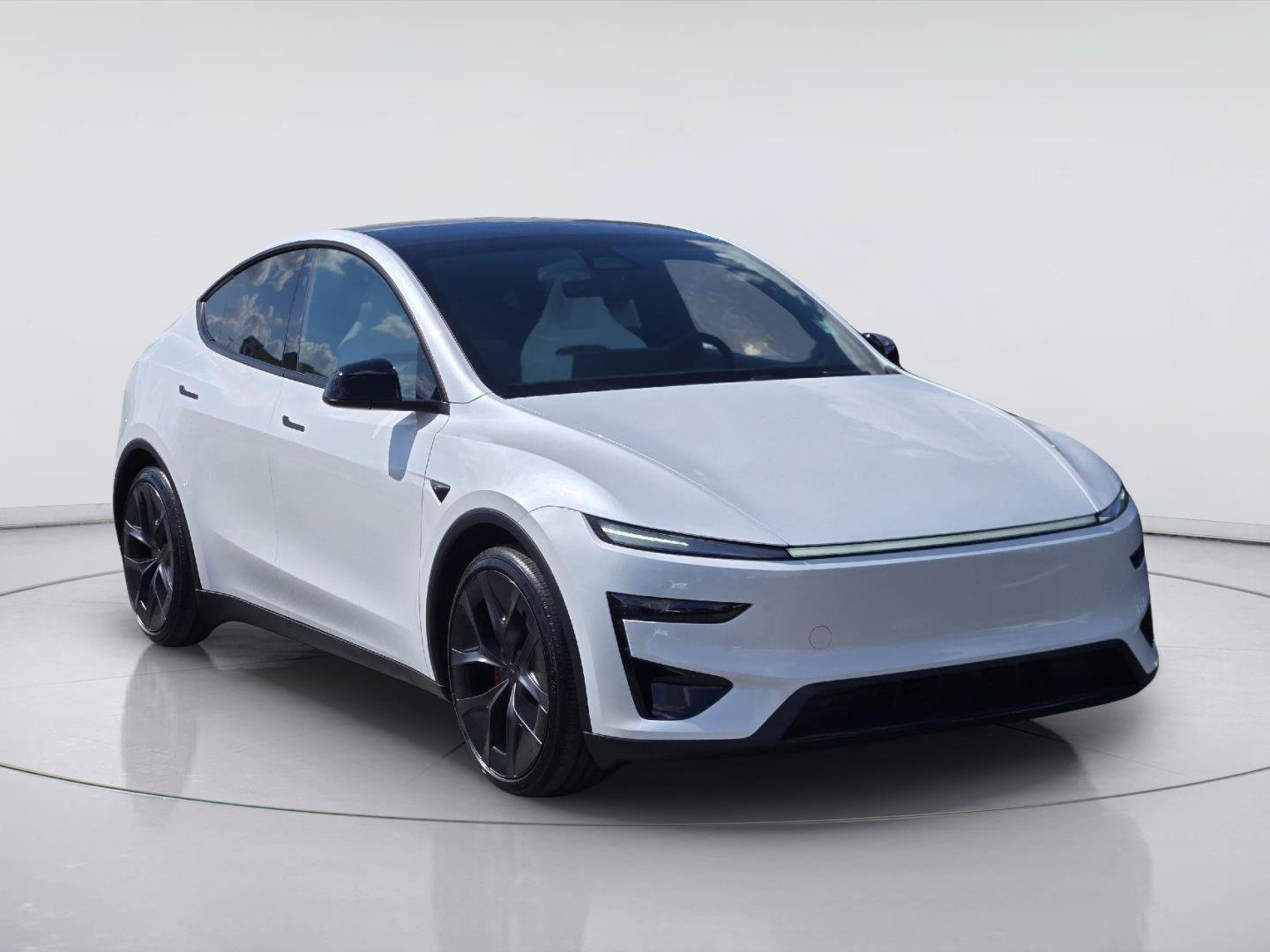 Used 2026 Tesla Model Y Performance AWD/4WD image 3