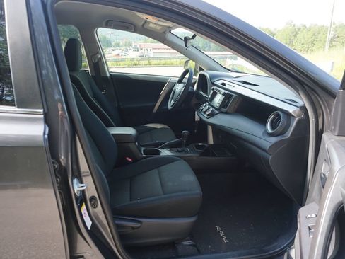 Used 2017 Toyota RAV4 LE FWD image 15