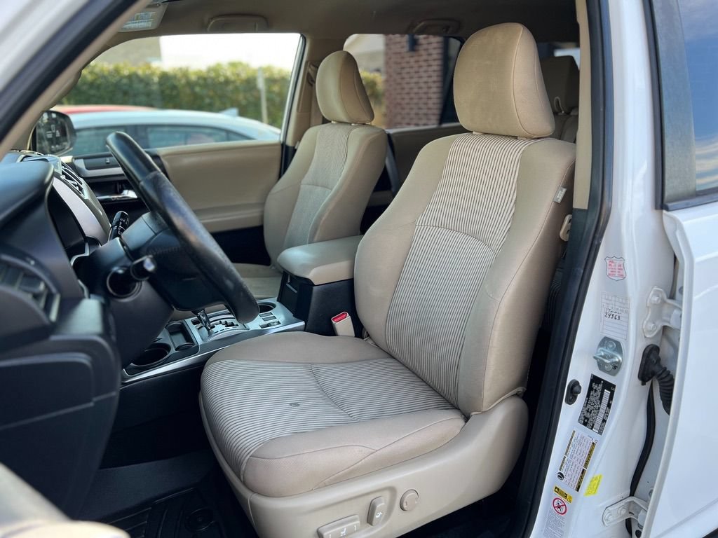 Used 2014 Toyota 4Runner SR5 AWD/4WD image 17