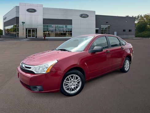 Used 2011 Ford Focus SE image 1