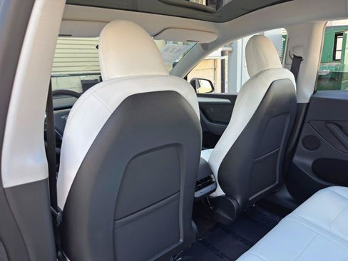 Used 2023 Tesla Model Y Performance AWD/4WD image 34