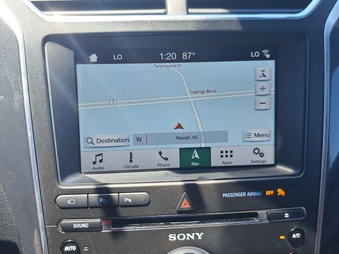 Used 2018 Ford Explorer Limited w/ Equipment Group 301A AWD/4WD image 21