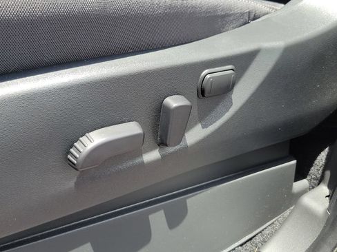 Used 2025 Nissan Frontier SV w/ SV Convenience Package RWD image 19