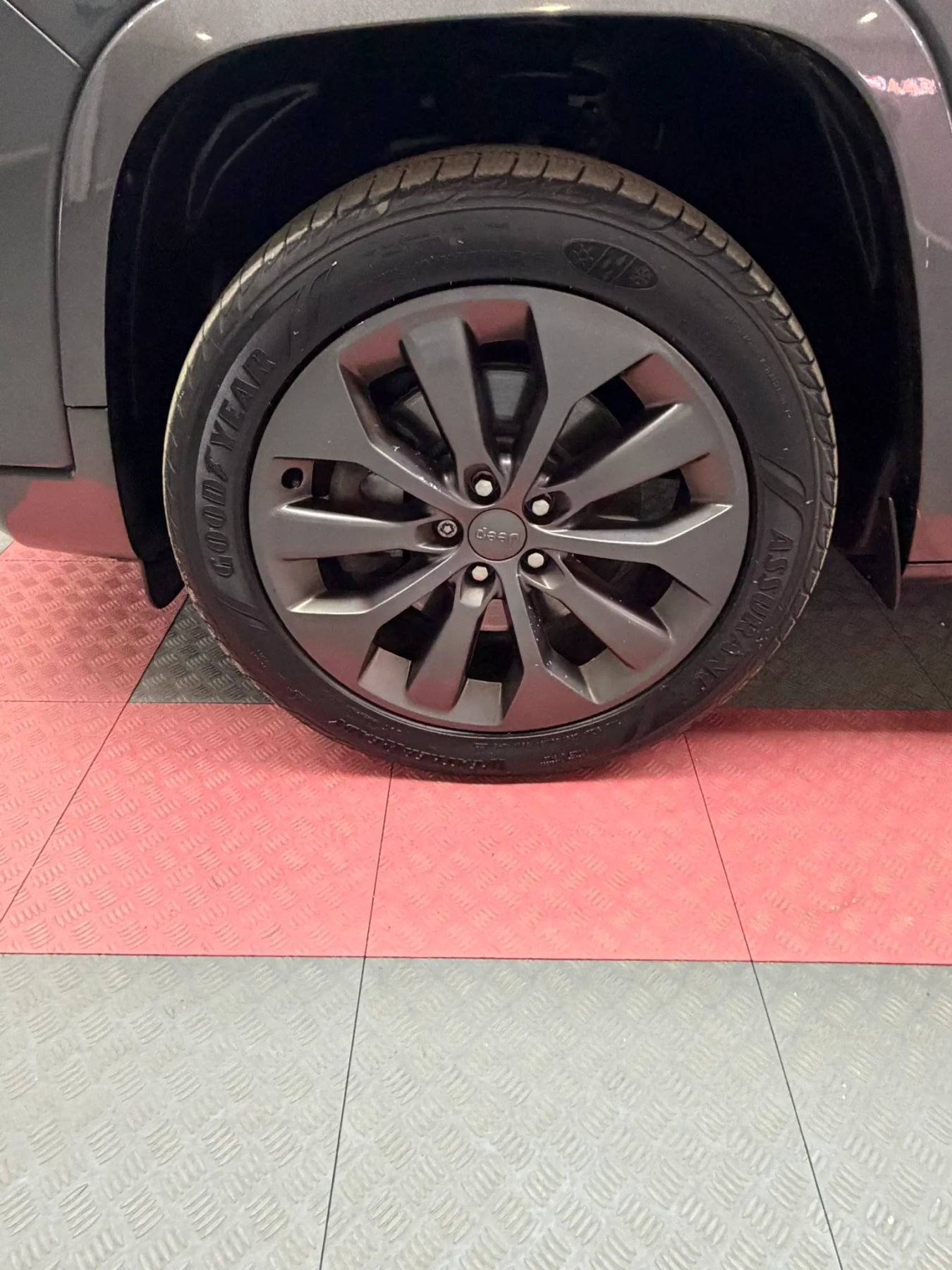 Used 2019 Jeep Cherokee High Altitude AWD/4WD image 38