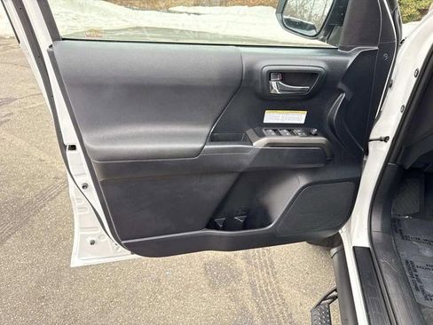 Used 2019 Toyota Tacoma TRD Off-Road w/ Technology Package image 13