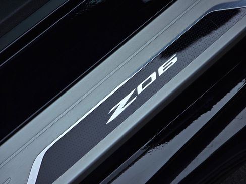 Used 2025 Chevrolet Corvette Z06 RWD image 18
