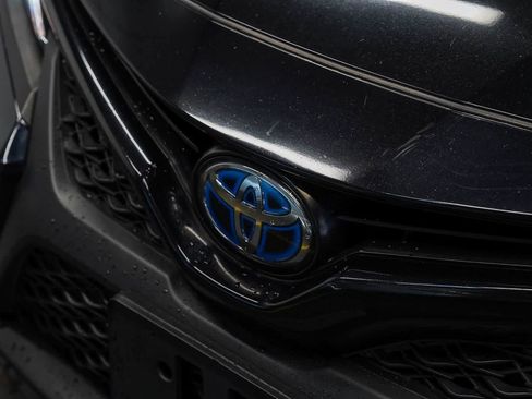 Used 2020 Toyota Camry SE w/ Sunroof Package FWD image 8