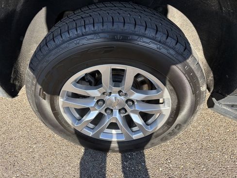 Used 2022 Chevrolet Suburban LT image 13