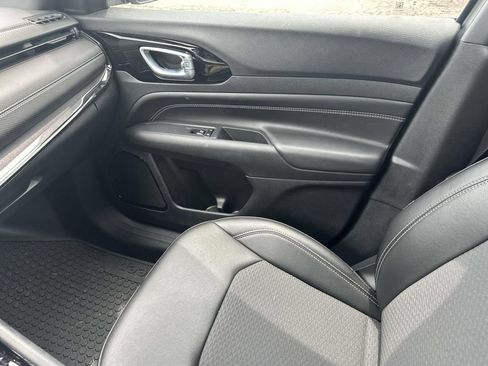 Used 2023 Jeep Compass Latitude AWD/4WD image 30
