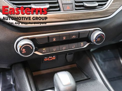 Used 2025 Nissan Altima 2.5 SV FWD image 20