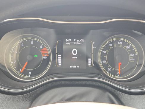 Used 2019 Jeep Cherokee Latitude w/ Popular Appearance Group FWD image 11