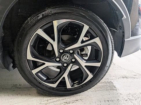 Used 2021 Toyota C-HR XLE FWD image 14