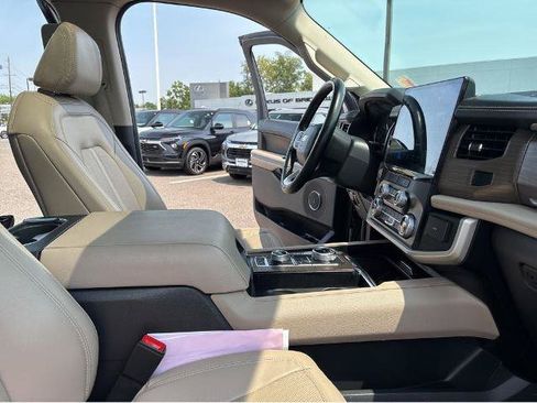 Used 2022 Ford Expedition Limited AWD/4WD image 16