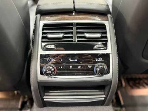 Used 2022 BMW 750i xDrive w/ Executive Package AWD/4WD image 38
