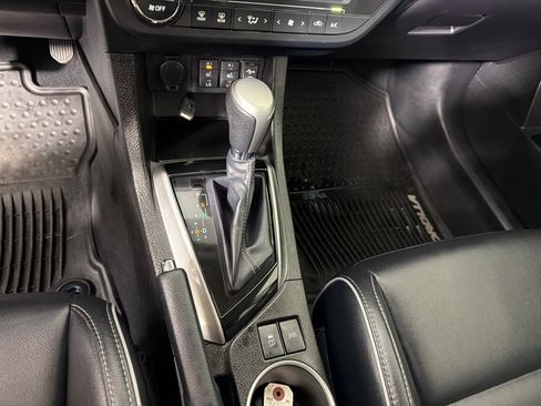 Used 2014 Toyota Corolla S Premium w/ Driver Convenience Package image 18