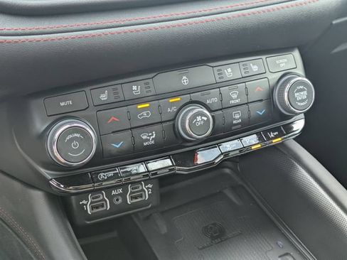Used 2024 Dodge Durango GT RWD image 24