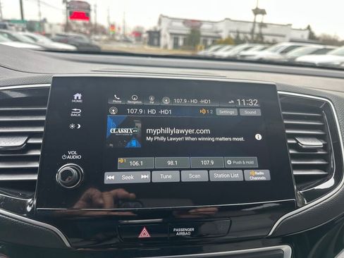 Used 2019 Honda Pilot Touring image 17