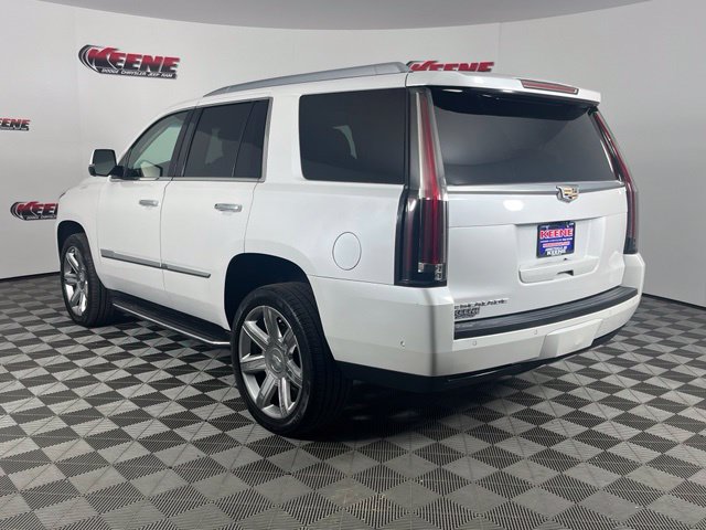 Used 2018 Cadillac Escalade Luxury AWD/4WD image 6