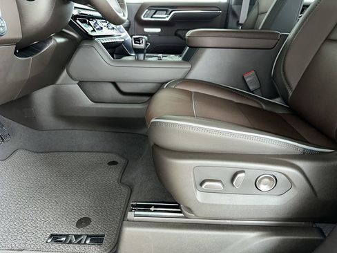 New 2026 GMC Sierra 1500 Denali w/ Denali Reserve Package image 14