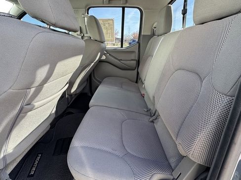 Used 2019 Nissan Frontier SV image 10
