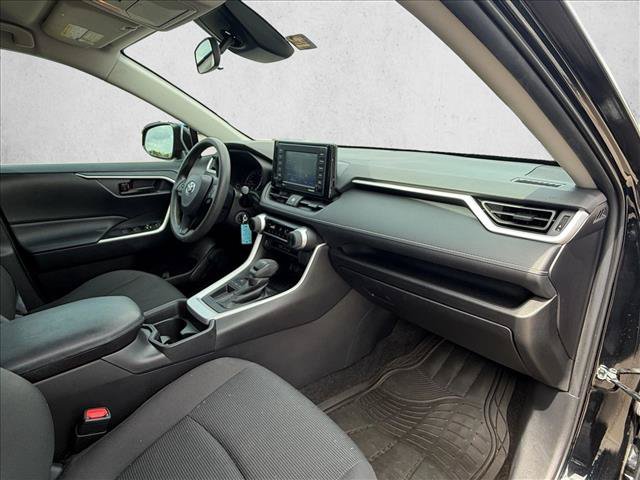 Used 2021 Toyota RAV4 LE FWD image 18