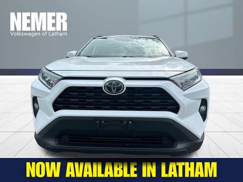 Used 2019 Toyota RAV4 XLE w/ Convenience Package AWD/4WD image 3