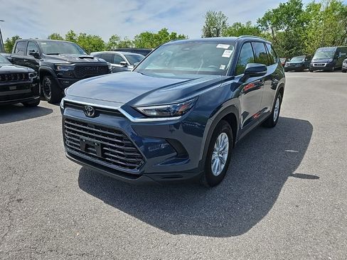 Used 2025 Toyota Grand Highlander AWD image 3