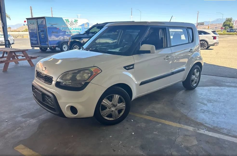 Used 2013 Kia Soul FWD image 1
