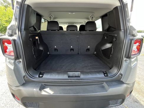 Used 2023 Jeep Renegade Latitude AWD/4WD image 4