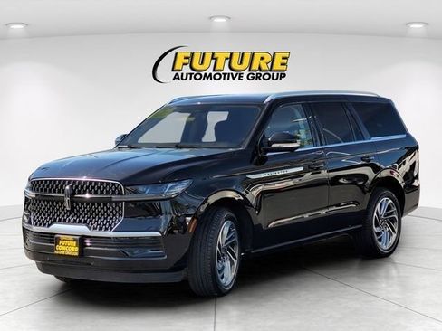 Certified 2025 Lincoln Navigator Reserve AWD/4WD image 3