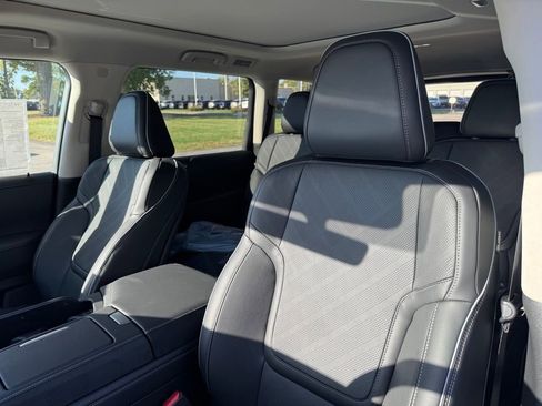 New 2026 INFINITI QX80 Luxe image 6