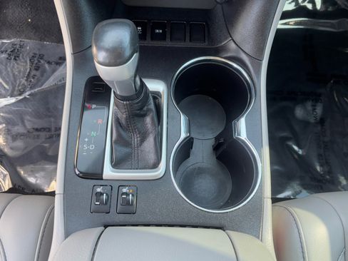 Certified 2019 Toyota Highlander XLE image 28